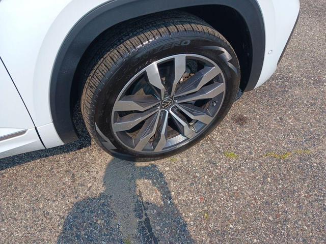 Photo of 2023 Opal White Pearl Volkswagen Atlas Cross Sport
