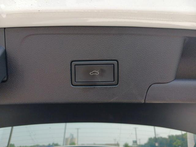 Photo of 2023 Opal White Pearl Volkswagen Atlas Cross Sport