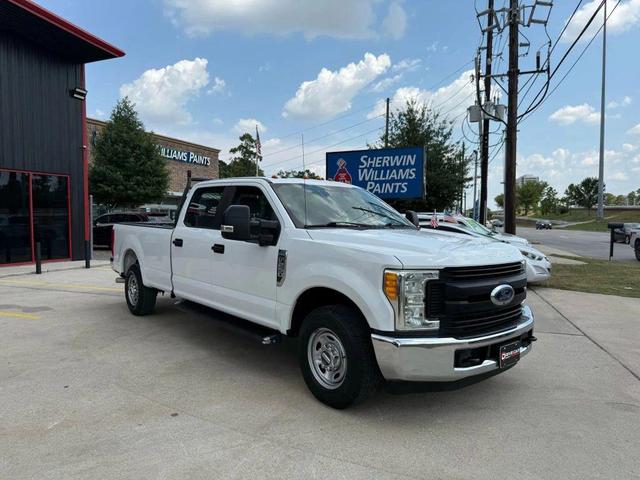 Photo of 2017 Oxford White Ford F-250