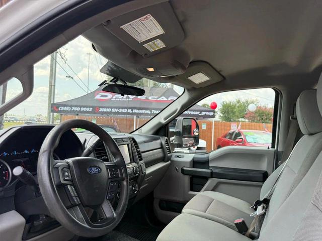 Photo of 2017 Oxford White Ford F-250
