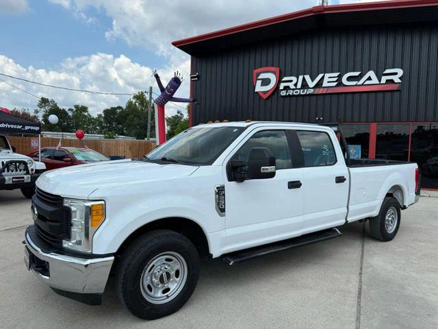 Photo of 2017 Oxford White Ford F-250