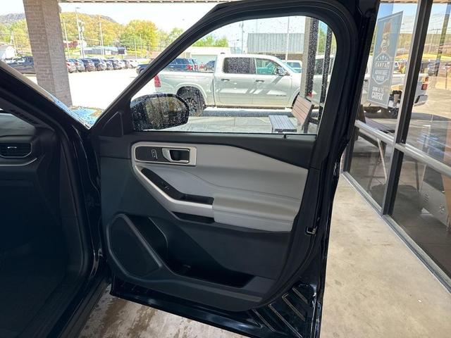 Photo of 2023 Agate Black Metallic Ford Explorer