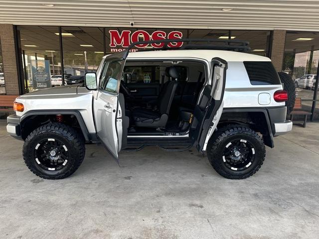 Photo of 2007 Silver Toyota FJ Cruiser