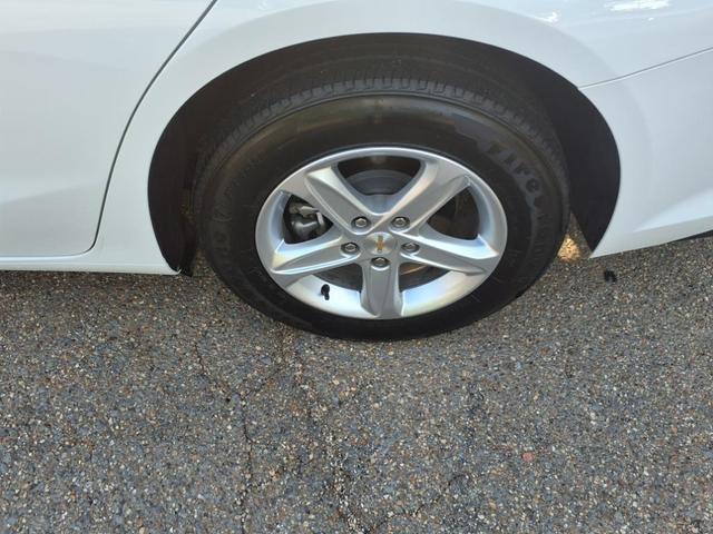 Photo of 2024 Summit White Chevrolet Malibu