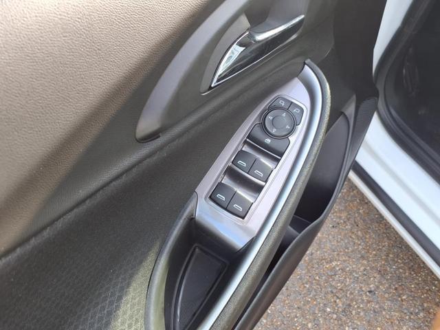 Photo of 2024 Summit White Chevrolet Malibu