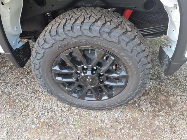 Photo of 2025 Summit White Chevrolet Silverado 2500