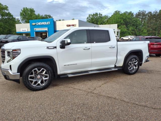 Photo of 2023 Summit White GMC Sierra 1500