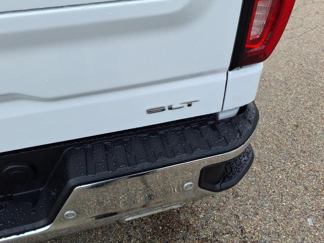 Photo of 2023 Summit White GMC Sierra 1500