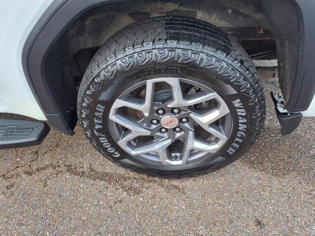 Photo of 2023 Summit White GMC Sierra 1500