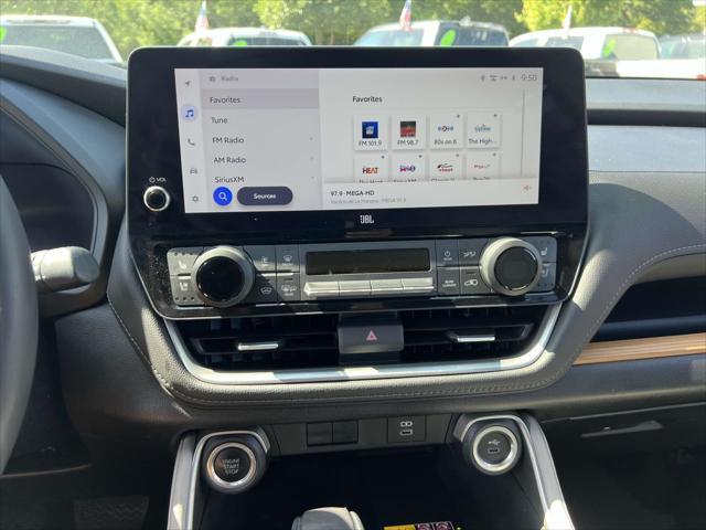 Photo of 2024 Pearl Toyota Grand Highlander