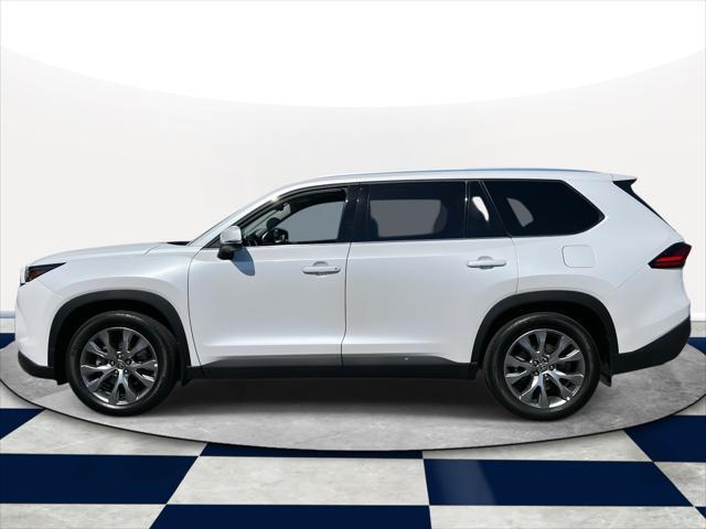 Photo of 2024 Pearl Toyota Grand Highlander
