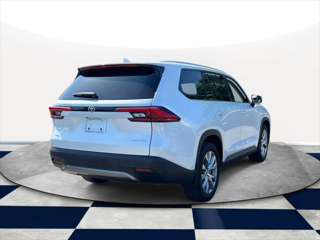 Photo of 2024 Pearl Toyota Grand Highlander