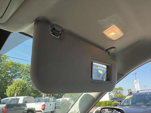 Photo of 2024 Pearl Toyota Grand Highlander