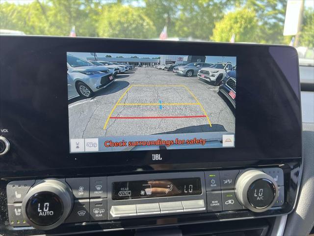 Photo of 2024 Pearl Toyota Grand Highlander