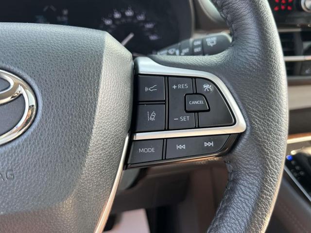 Photo of 2023 Ice Cap Toyota Sienna