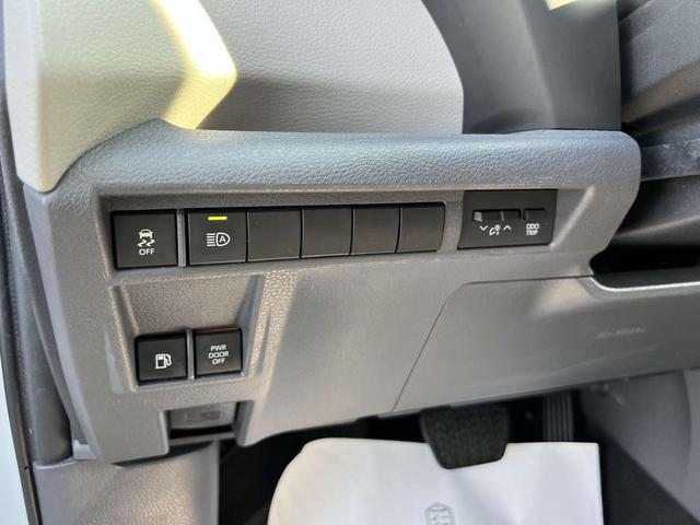 Photo of 2023 Ice Cap Toyota Sienna