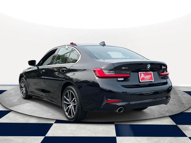 Photo of 2019 Black Sapphire Metallic BMW 330