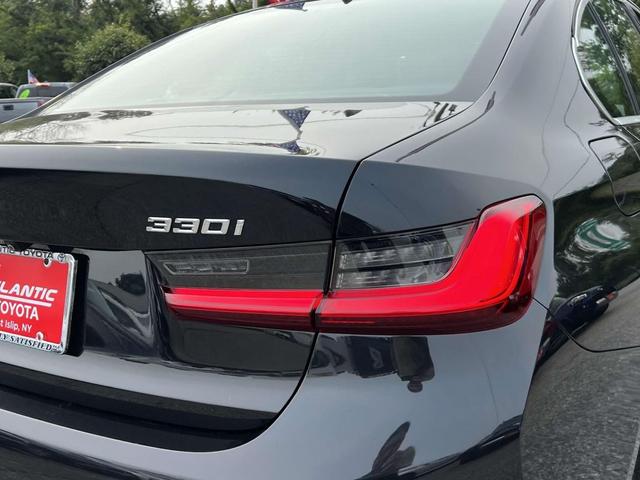 Photo of 2019 Black Sapphire Metallic BMW 330