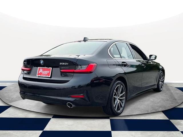 Photo of 2019 Black Sapphire Metallic BMW 330