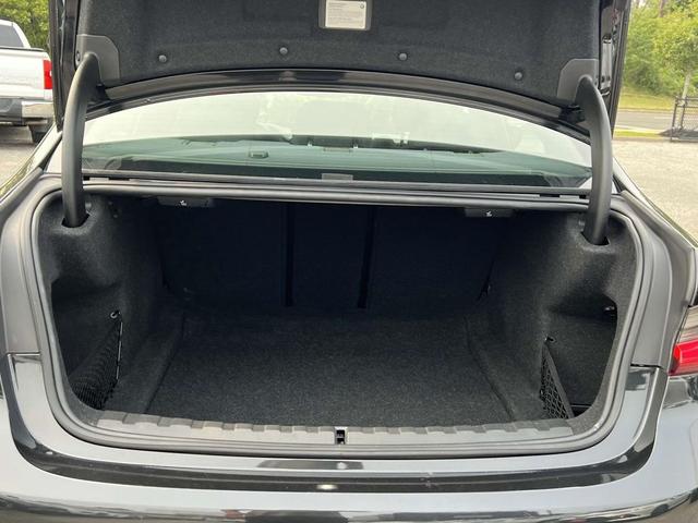 Photo of 2019 Black Sapphire Metallic BMW 330