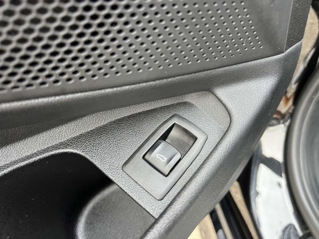 Photo of 2019 Black Sapphire Metallic BMW 330