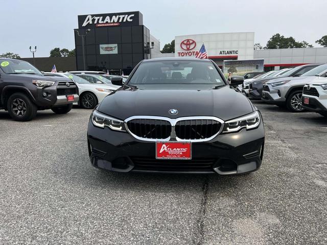 Photo of 2019 Black Sapphire Metallic BMW 330