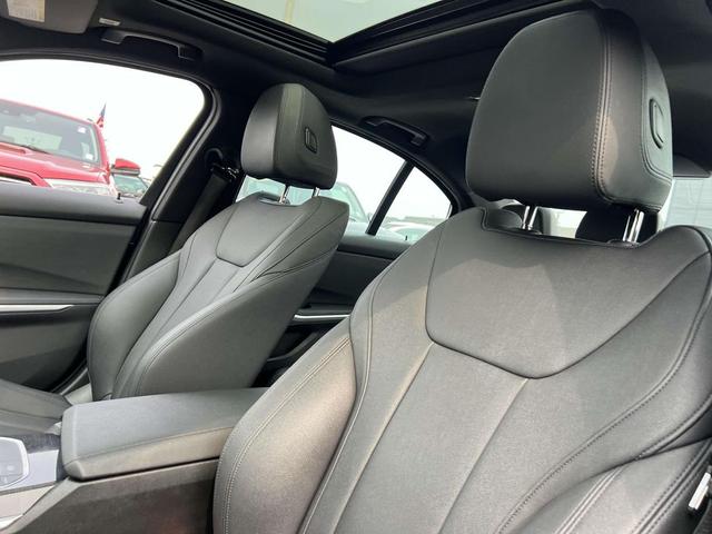 Photo of 2019 Black Sapphire Metallic BMW 330
