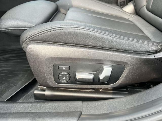 Photo of 2019 Black Sapphire Metallic BMW 330