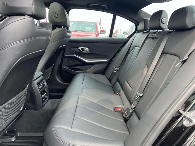 Photo of 2019 Black Sapphire Metallic BMW 330