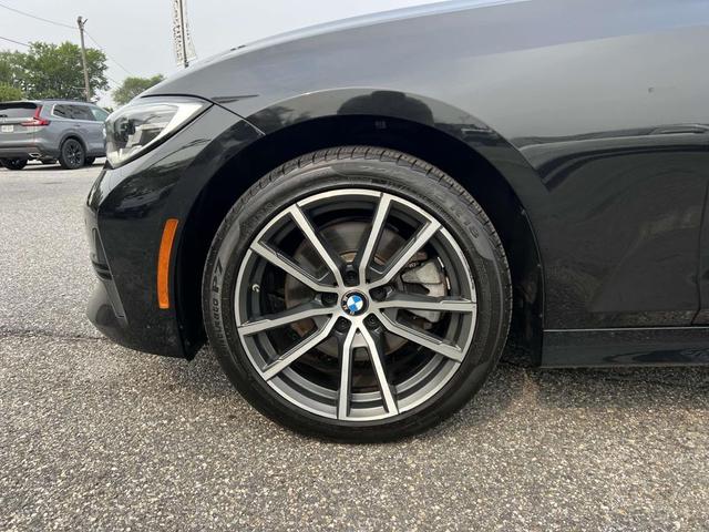 Photo of 2019 Black Sapphire Metallic BMW 330