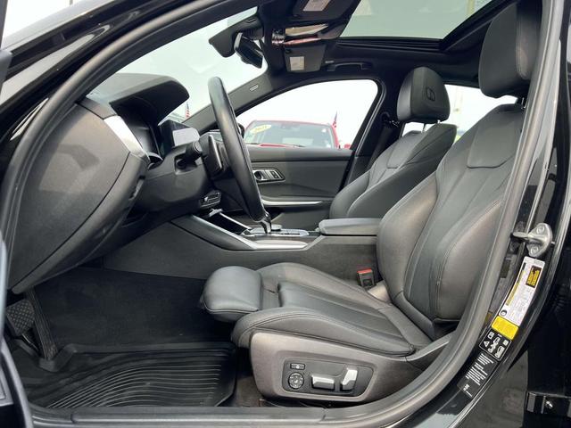 Photo of 2019 Black Sapphire Metallic BMW 330