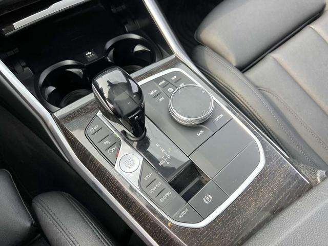 Photo of 2019 Black Sapphire Metallic BMW 330