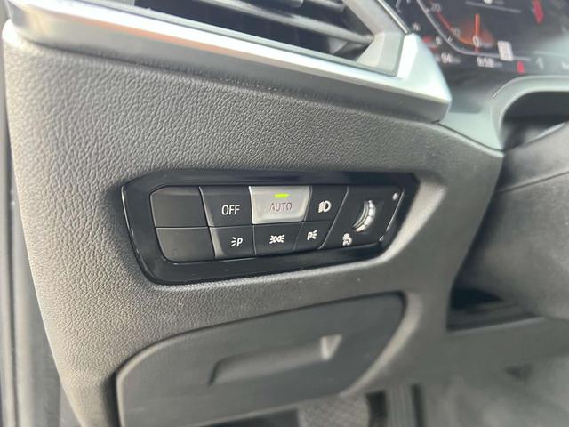 Photo of 2019 Black Sapphire Metallic BMW 330