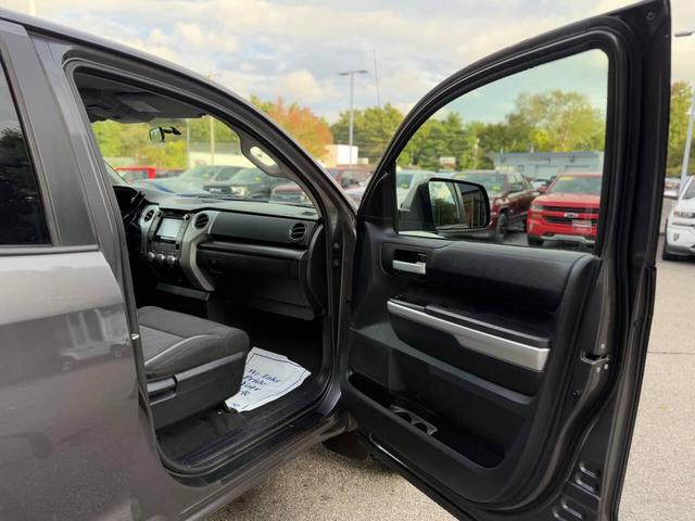 Photo of 2015 Magnetic Gray Metallic Toyota Tundra