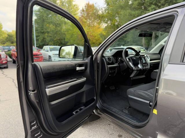 Photo of 2015 Magnetic Gray Metallic Toyota Tundra