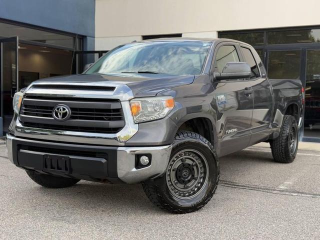 Photo of 2015 Magnetic Gray Metallic Toyota Tundra