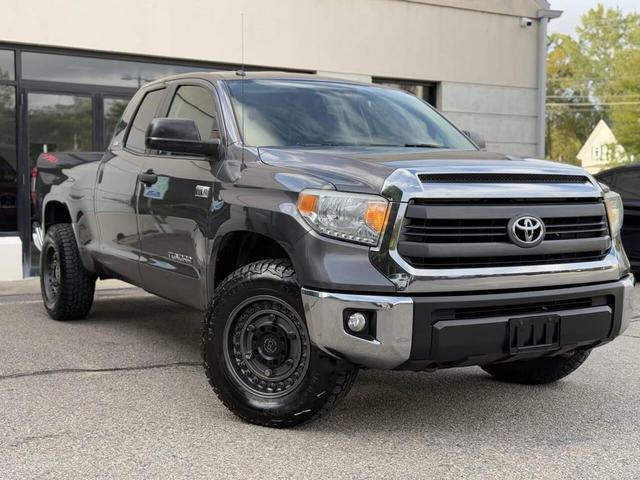 Photo of 2015 Magnetic Gray Metallic Toyota Tundra