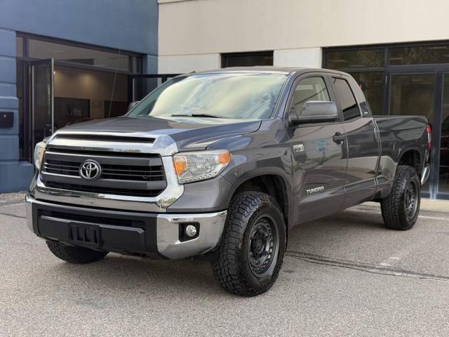 Photo of 2015 Magnetic Gray Metallic Toyota Tundra