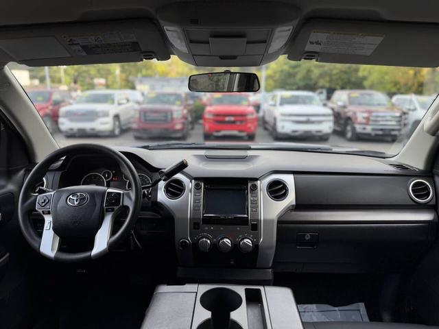 Photo of 2015 Magnetic Gray Metallic Toyota Tundra