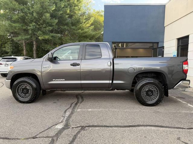Photo of 2015 Magnetic Gray Metallic Toyota Tundra