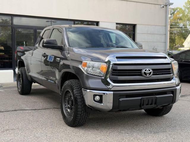 Photo of 2015 Magnetic Gray Metallic Toyota Tundra