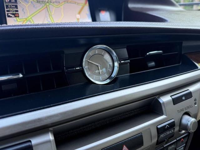 Photo of 2017 Eminent White Pearl Lexus ES 350