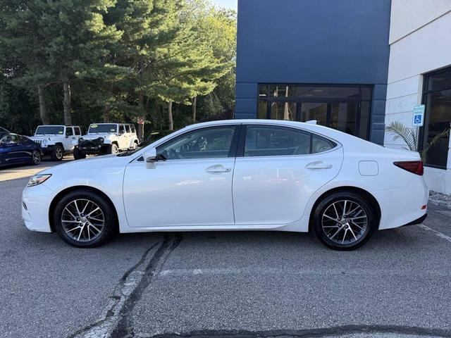Photo of 2017 Eminent White Pearl Lexus ES 350