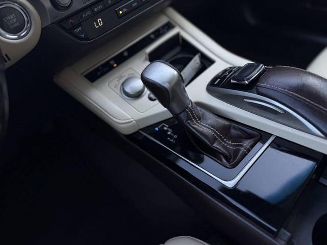 Photo of 2017 Eminent White Pearl Lexus ES 350