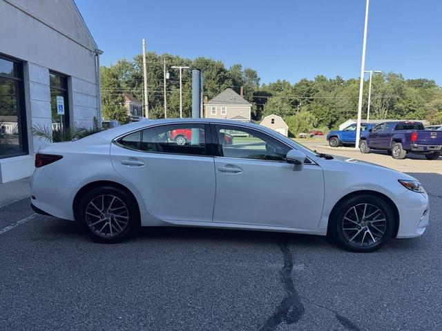 Photo of 2017 Eminent White Pearl Lexus ES 350