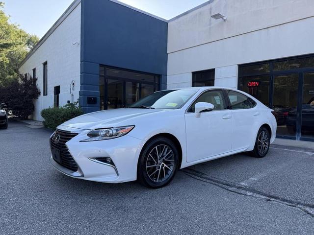 Photo of 2017 Eminent White Pearl Lexus ES 350