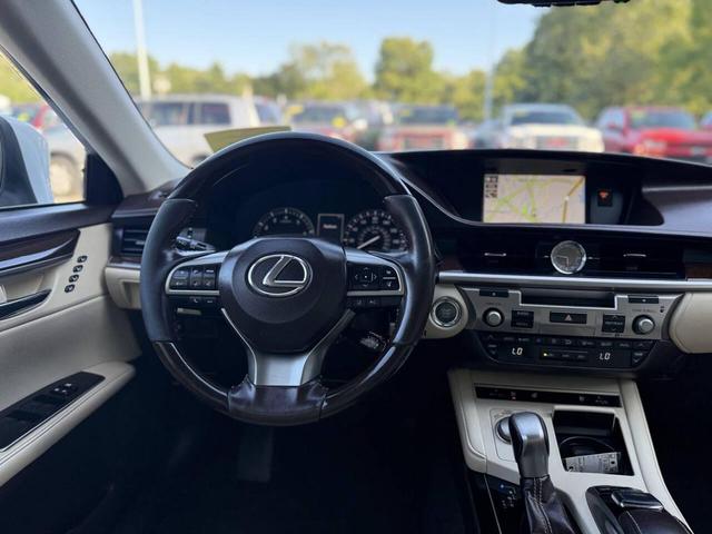 Photo of 2017 Eminent White Pearl Lexus ES 350