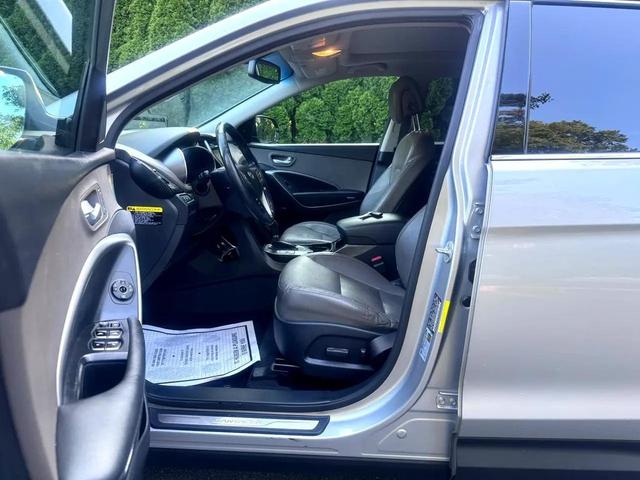 Photo of 2016 Gray Hyundai SANTA FE