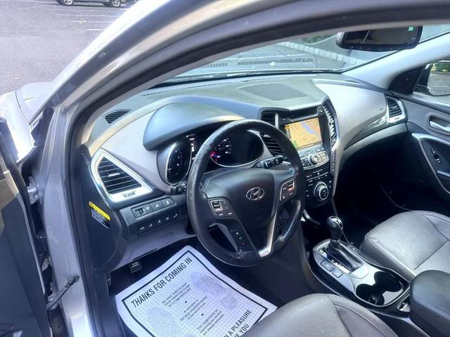 Photo of 2016 Gray Hyundai SANTA FE