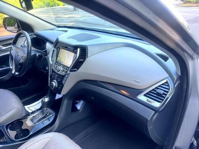 Photo of 2016 Gray Hyundai SANTA FE
